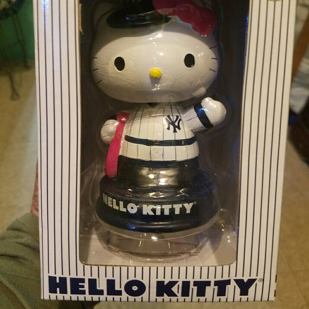 2014 Yankees Hello Kitty